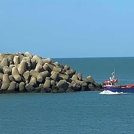 Bayview In Main Plaza 20 Meters From * نازاريه